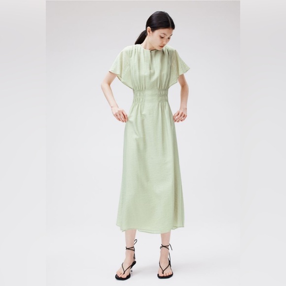 Green maxi dress with flutter sleeves - Picture 1 of 9